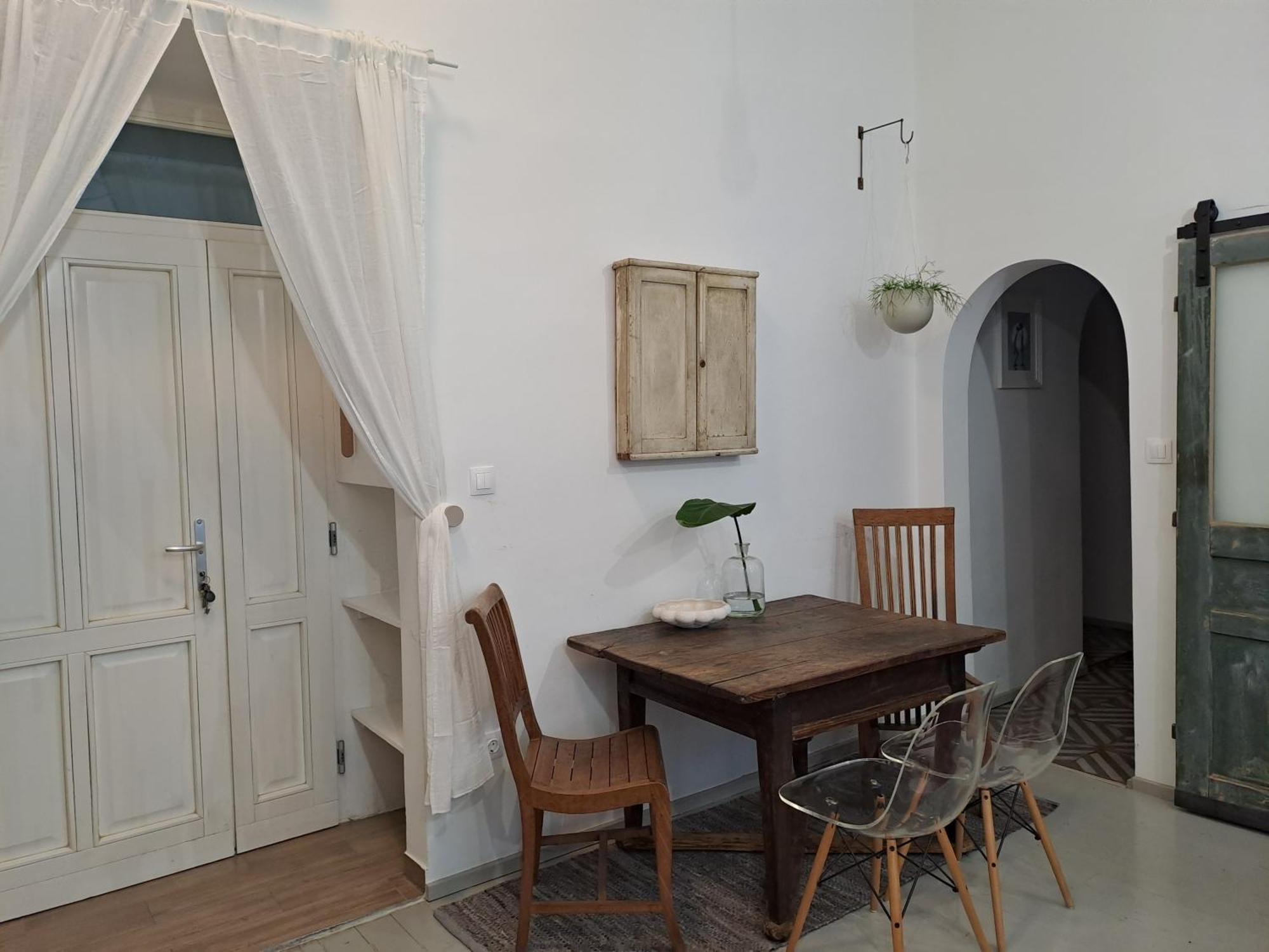 Par Par Apartment *